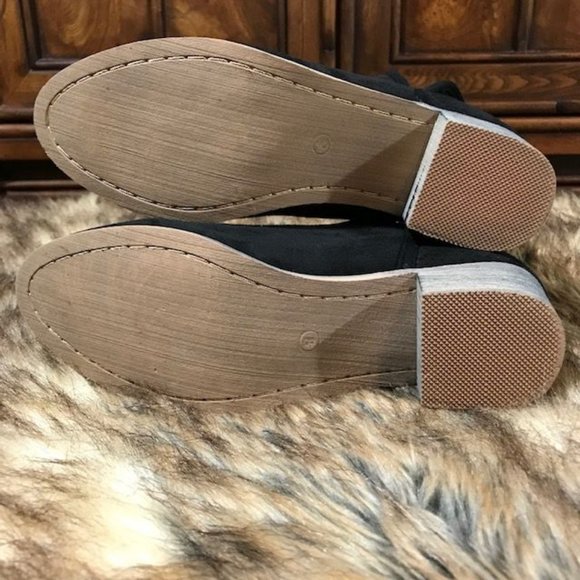 NWOT Seven7 Black Faux Suede Split Side Perforated Back Sim Birch Heel Bootie - Picture 7 of 8